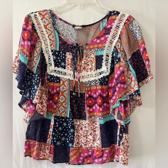 VENUS Tops - Venus Blouse Patchwork look, Flutter Sleeves Laced with Tie Front Size Medium